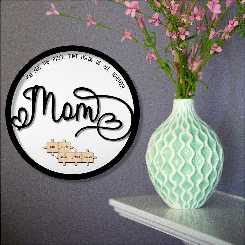 Center Piece Mom – Personalized Name Frame