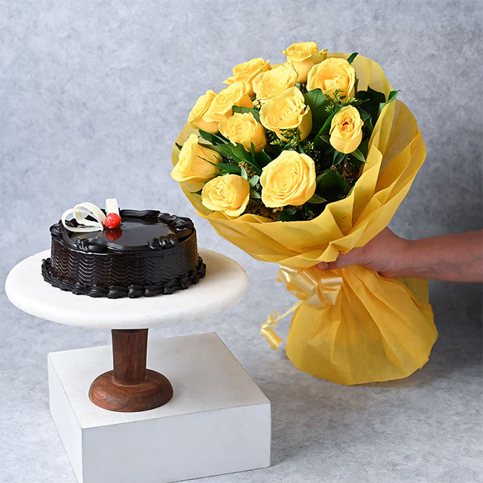Yellow Roses With Chocolate Cake