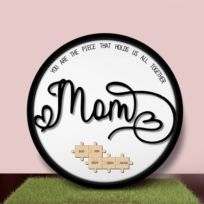 Center Piece Mom – Personalized Name Frame