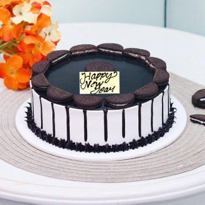 🖤 OREO LAYER CAKE 🖤 This scrumptious cake starts with a buttery Oreo  crust, and is perfectly layered with soft Oreo vanilla cake, a… | Instagram
