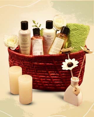 SPA AND COSMETICS GIFTS HAMPERS